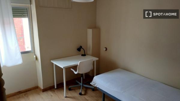 Apartamento entero de 3 dormitorios en Sevilla