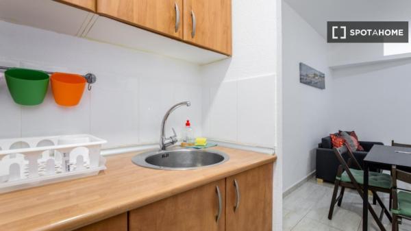 Habitación en piso compartido en barcelona.