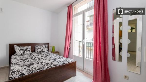 Habitación en piso compartido en barcelona.
