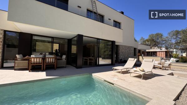 Piso entero de 4 habitaciones en Sant Pere de Ribes