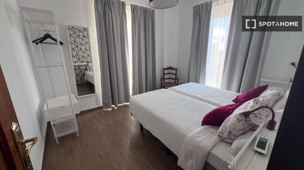 Piso de 2 dormitorios en alquiler en Sevilla