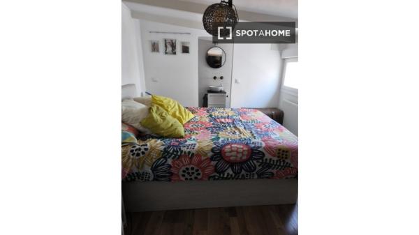 Piso entero de 2 dormitorios en madrid.