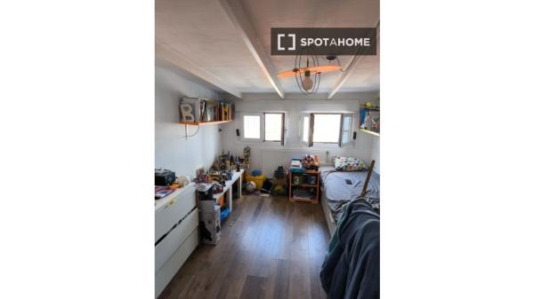 Piso entero de 2 dormitorios en madrid.