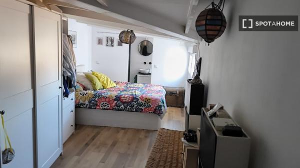 Piso entero de 2 dormitorios en madrid.