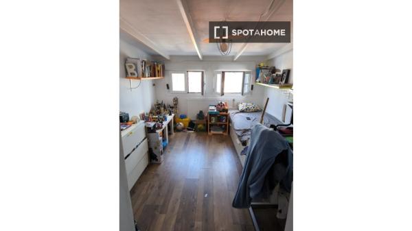 Piso entero de 2 dormitorios en madrid.