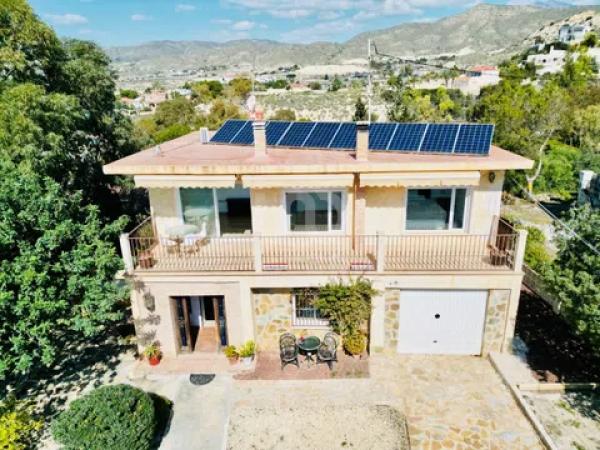 Chalet en Pueblo Español - Coveta Fumá