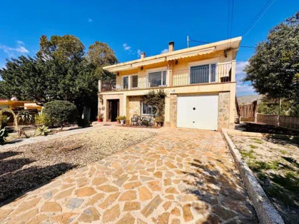 Chalet en Pueblo Español - Coveta Fumá