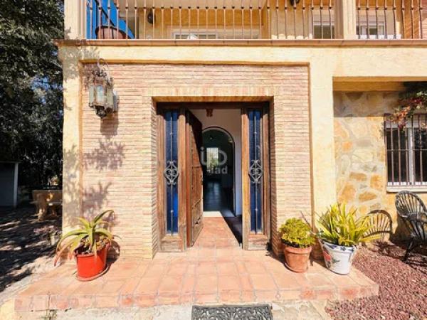 Chalet en Pueblo Español - Coveta Fumá