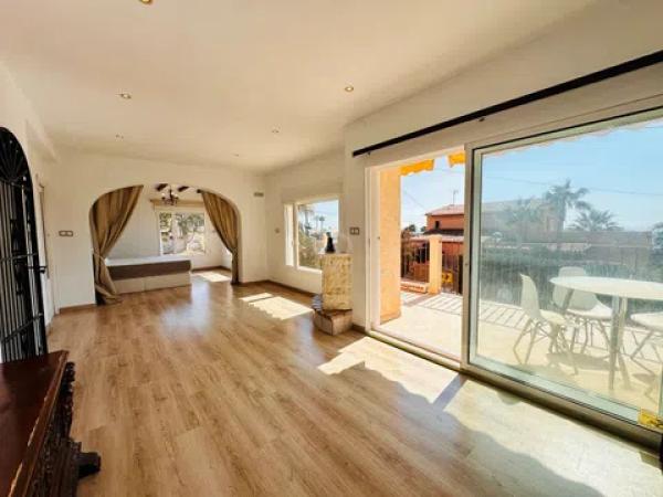 Chalet en Pueblo Español - Coveta Fumá