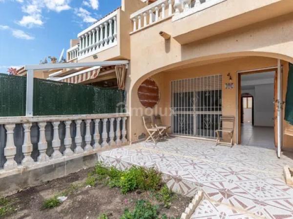 Chalet adosado en calle d'Oriola