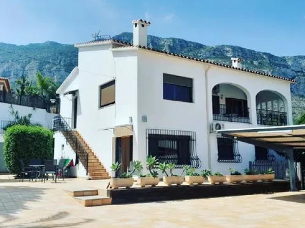 Casa independiente en calle de la Cadireta de Pastor