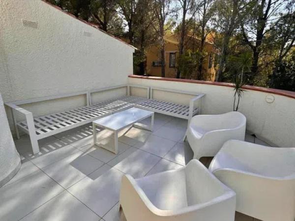 Casa independiente en avenida Principal