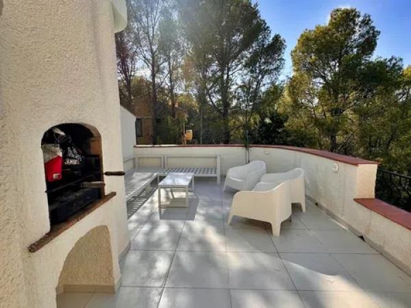 Casa independiente en avenida Principal