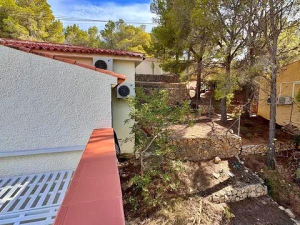 Casa independiente en avenida Principal