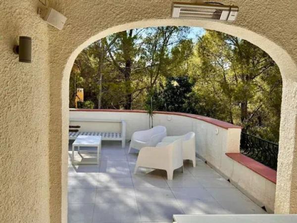 Casa independiente en avenida Principal