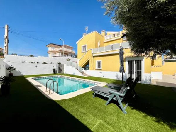 Casa independiente en calle Marbella