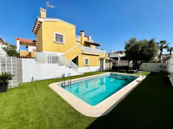 Casa independiente en calle Marbella