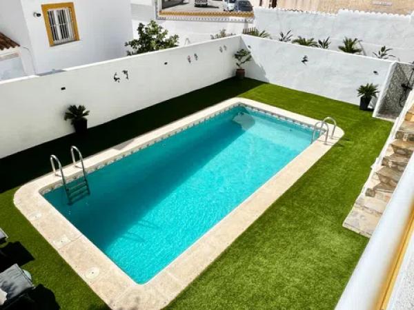 Casa independiente en calle Marbella