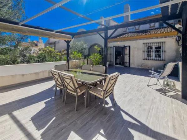 Chalet adosado en calle Anfora