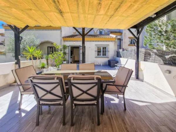 Chalet adosado en calle Anfora