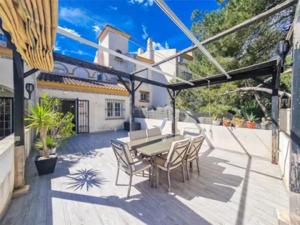 Chalet adosado en calle Anfora