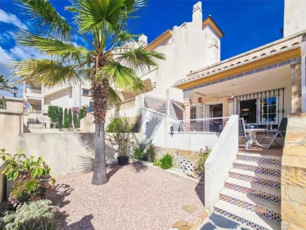 Chalet adosado en calle Anfora