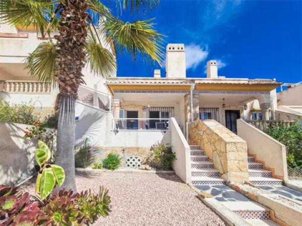 Chalet adosado en calle Anfora