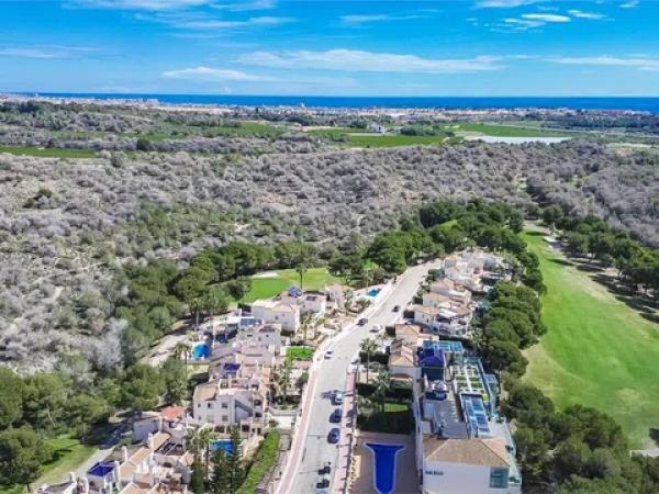 Chalet adosado en calle Anfora