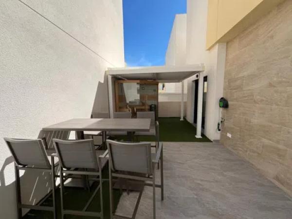 Chalet en calle Algarrobo