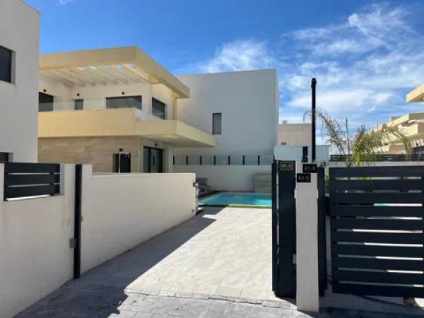 Chalet en calle Algarrobo