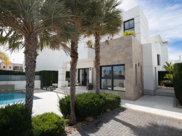 Casa independiente en avenida de Gijón