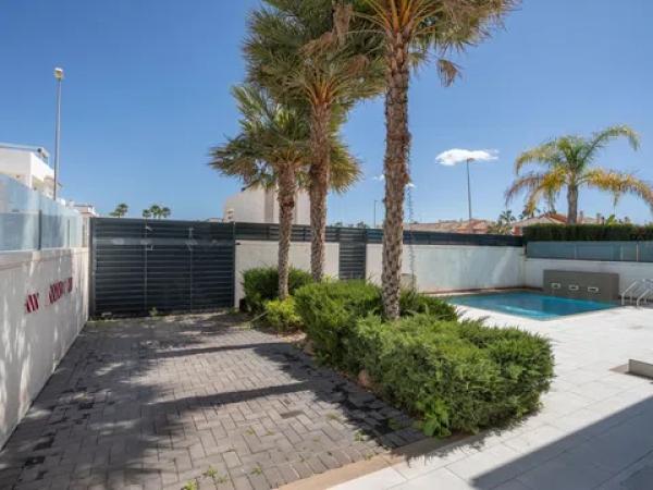 Casa independiente en avenida de Gijón