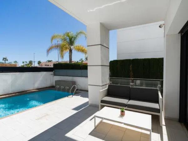 Casa independiente en avenida de Gijón