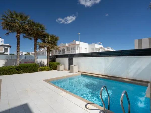 Casa independiente en avenida de Gijón