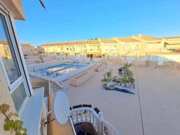 Chalet adosado en calle Logroño