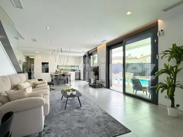 Casa independiente en calle Amsterdam, 37