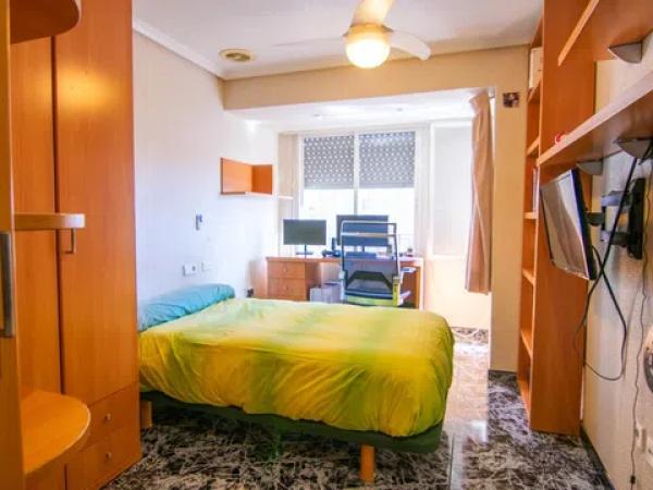 Piso en calle Reina Victoria