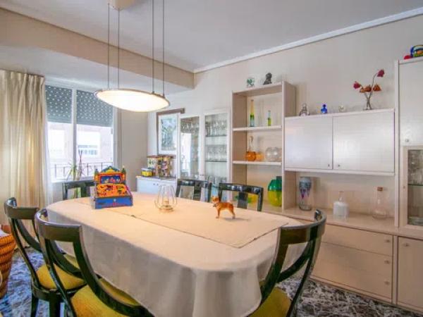 Piso en calle Reina Victoria