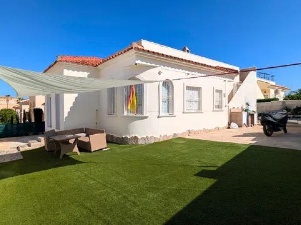 Casa independiente en calle Bélgica