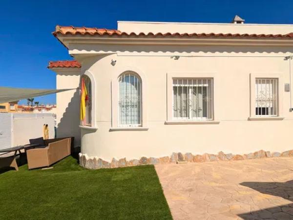 Casa independiente en calle Bélgica