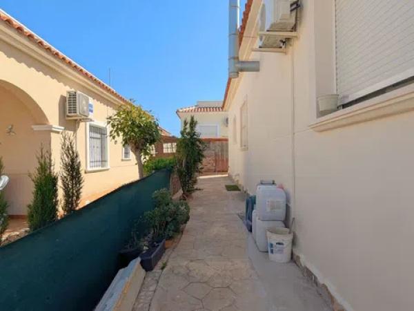 Casa independiente en calle Bélgica