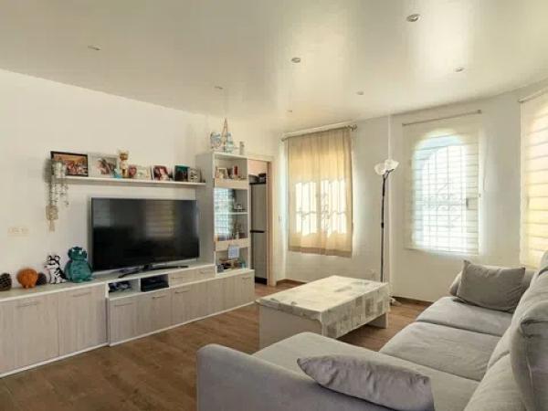 Casa independiente en calle Bélgica