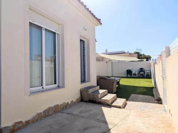 Casa independiente en calle Bélgica