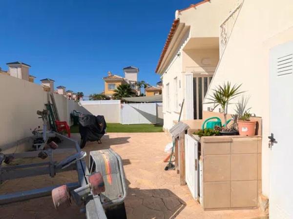 Casa independiente en calle Bélgica