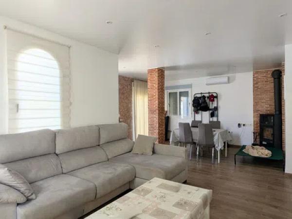 Casa independiente en calle Bélgica