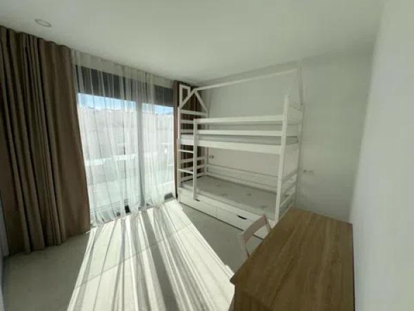 Chalet pareado en C. Miguel Delibes, 2