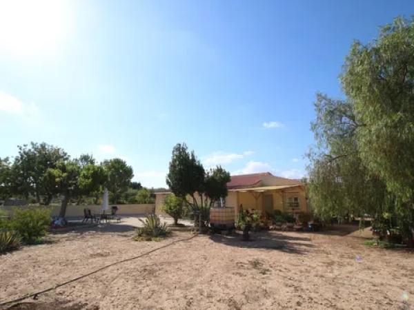 Casa independiente en calle Alicante
