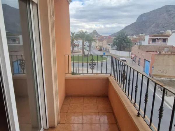 Chalet pareado en calle Miguel Hernández