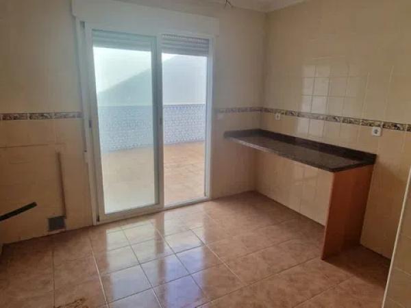 Chalet pareado en calle Miguel Hernández