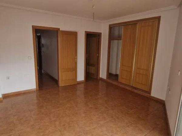 Chalet pareado en calle Miguel Hernández